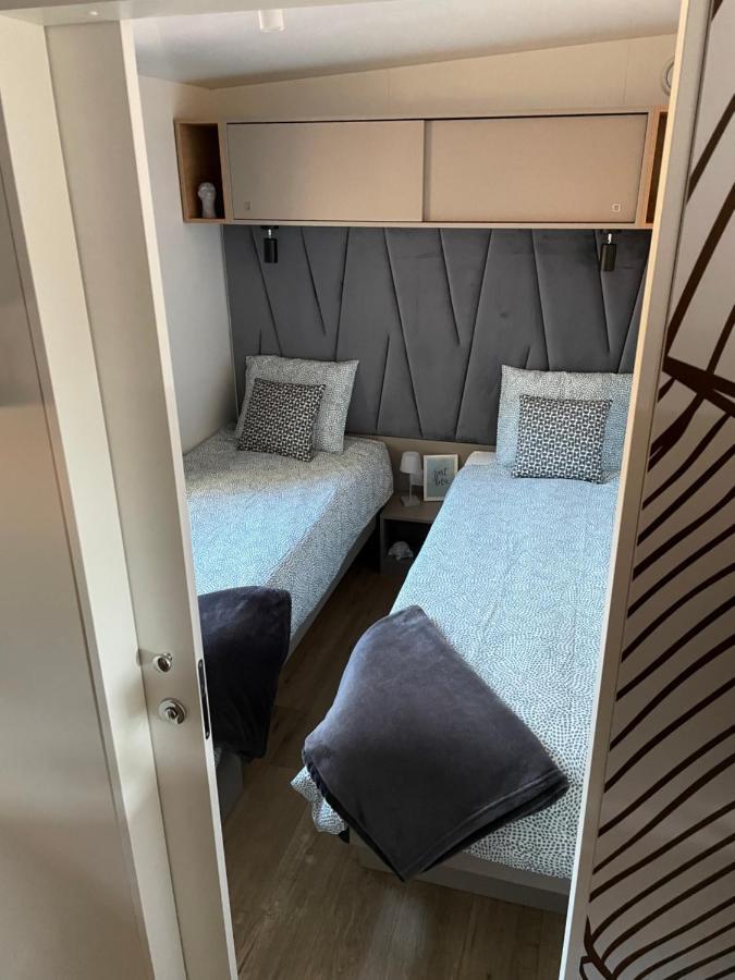 Mobile Home Peponi Del Mar, Brand New Биоград на Мору Екстериор снимка