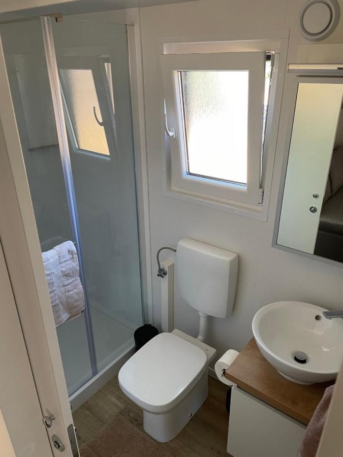 Mobile Home Peponi Del Mar, Brand New Биоград на Мору Екстериор снимка