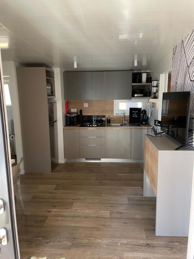 Mobile Home Peponi Del Mar, Brand New Биоград на Мору Екстериор снимка