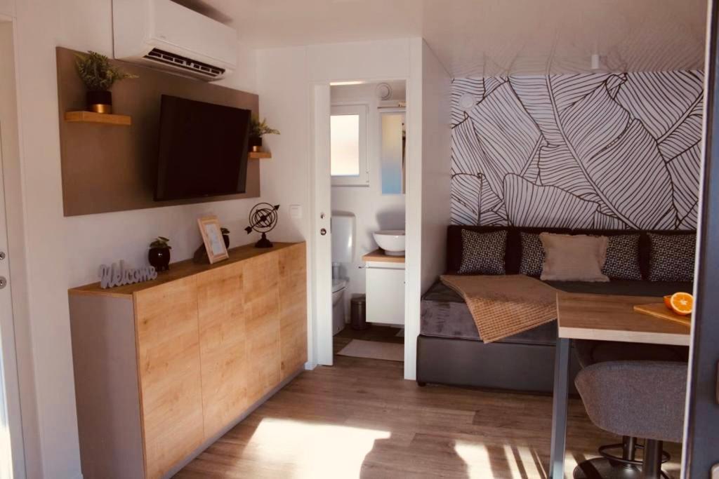 Mobile Home Peponi Del Mar, Brand New Биоград на Мору Екстериор снимка