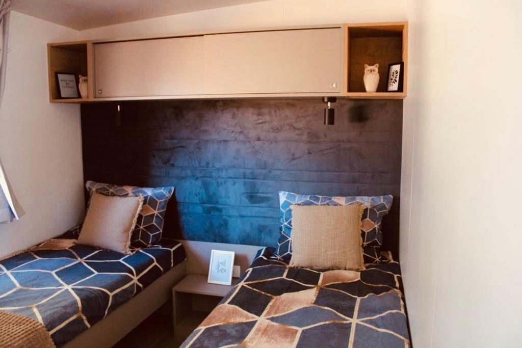 Mobile Home Peponi Del Mar, Brand New Биоград на Мору Екстериор снимка