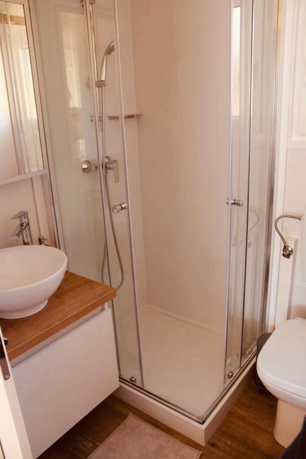 Mobile Home Peponi Del Mar, Brand New Биоград на Мору Екстериор снимка