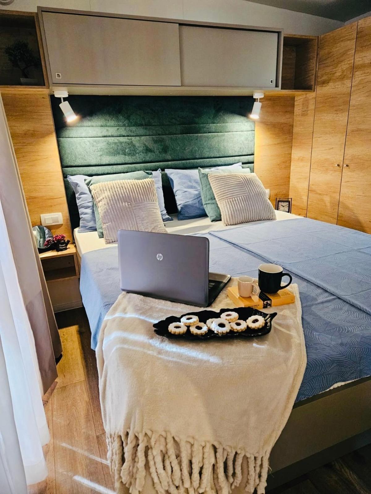 Mobile Home Peponi Del Mar, Brand New Биоград на Мору Екстериор снимка