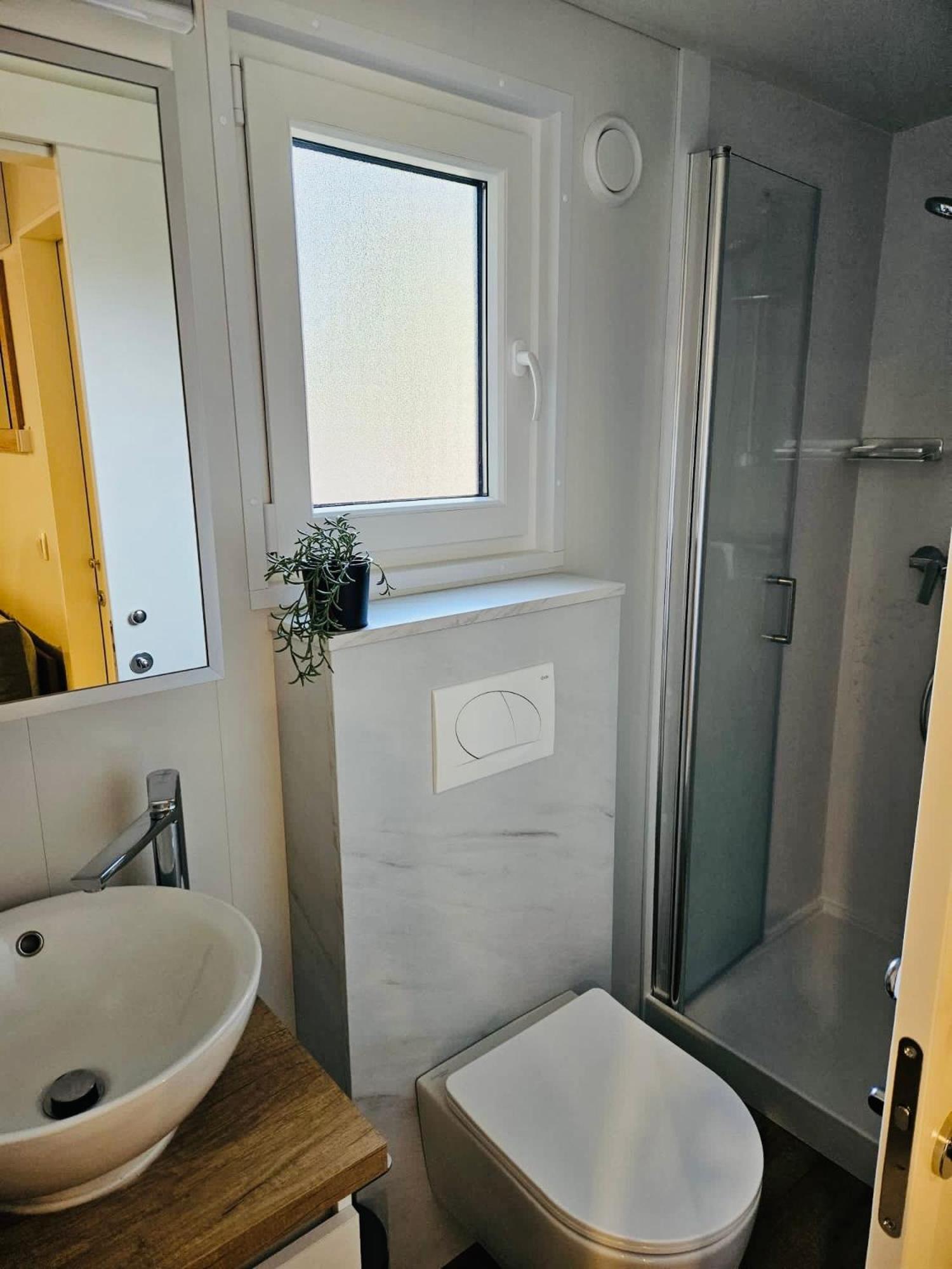 Mobile Home Peponi Del Mar, Brand New Биоград на Мору Екстериор снимка