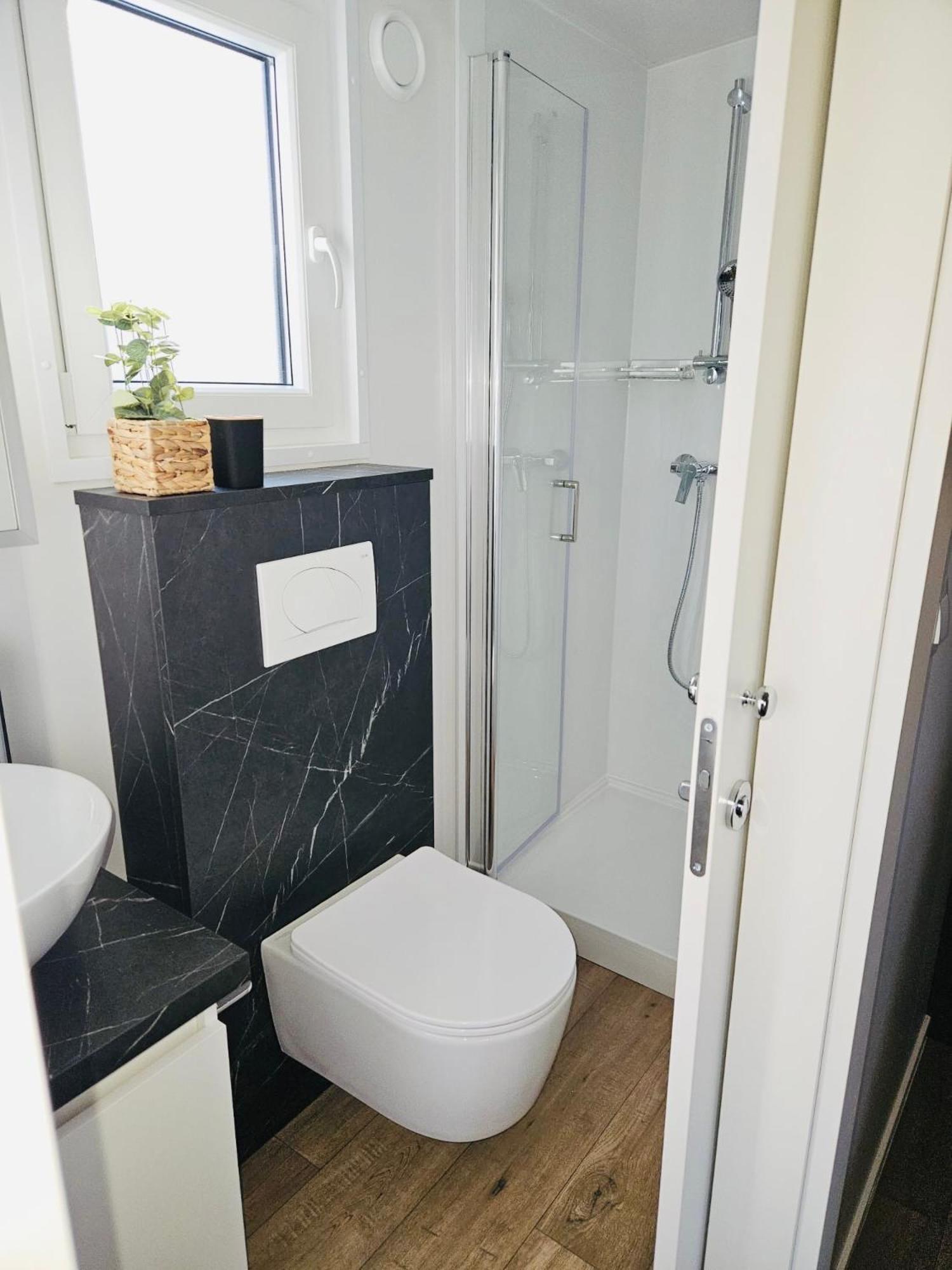Mobile Home Peponi Del Mar, Brand New Биоград на Мору Екстериор снимка
