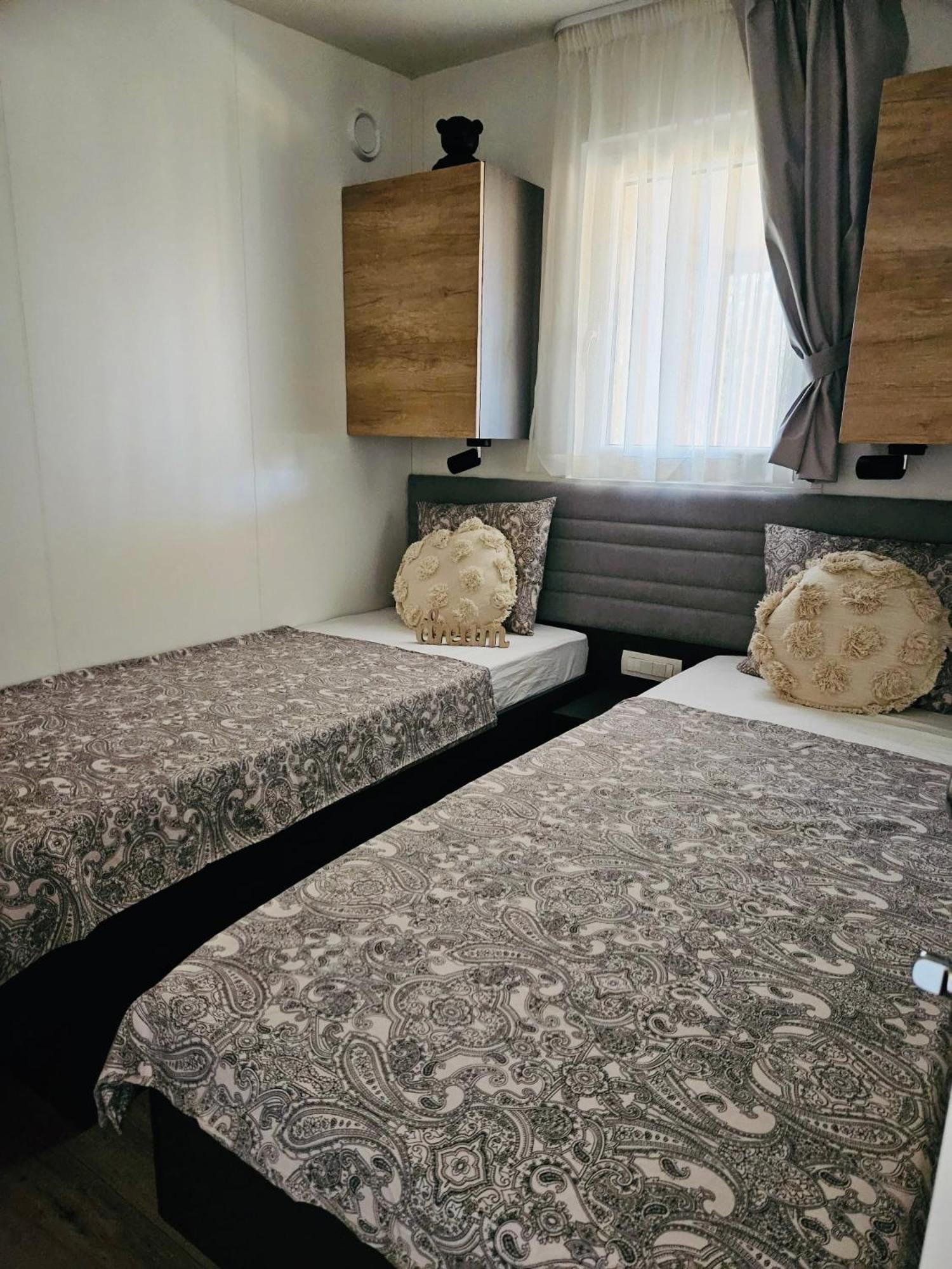 Mobile Home Peponi Del Mar, Brand New Биоград на Мору Екстериор снимка