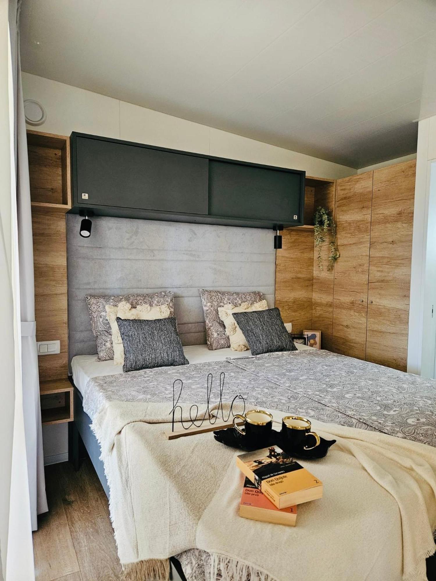 Mobile Home Peponi Del Mar, Brand New Биоград на Мору Екстериор снимка