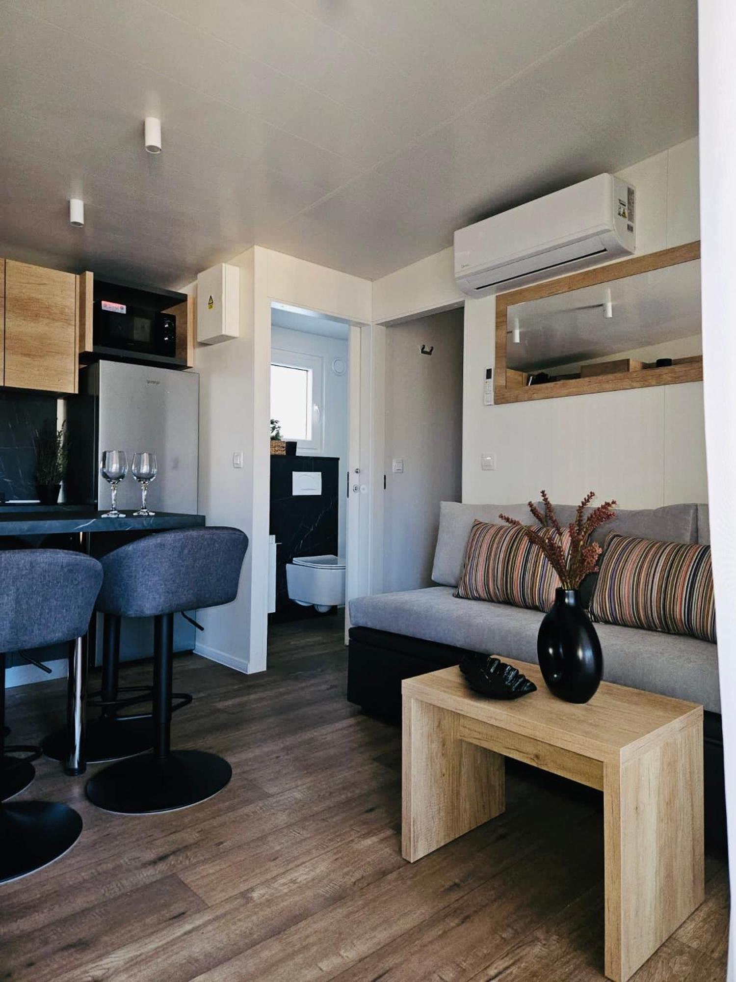 Mobile Home Peponi Del Mar, Brand New Биоград на Мору Екстериор снимка