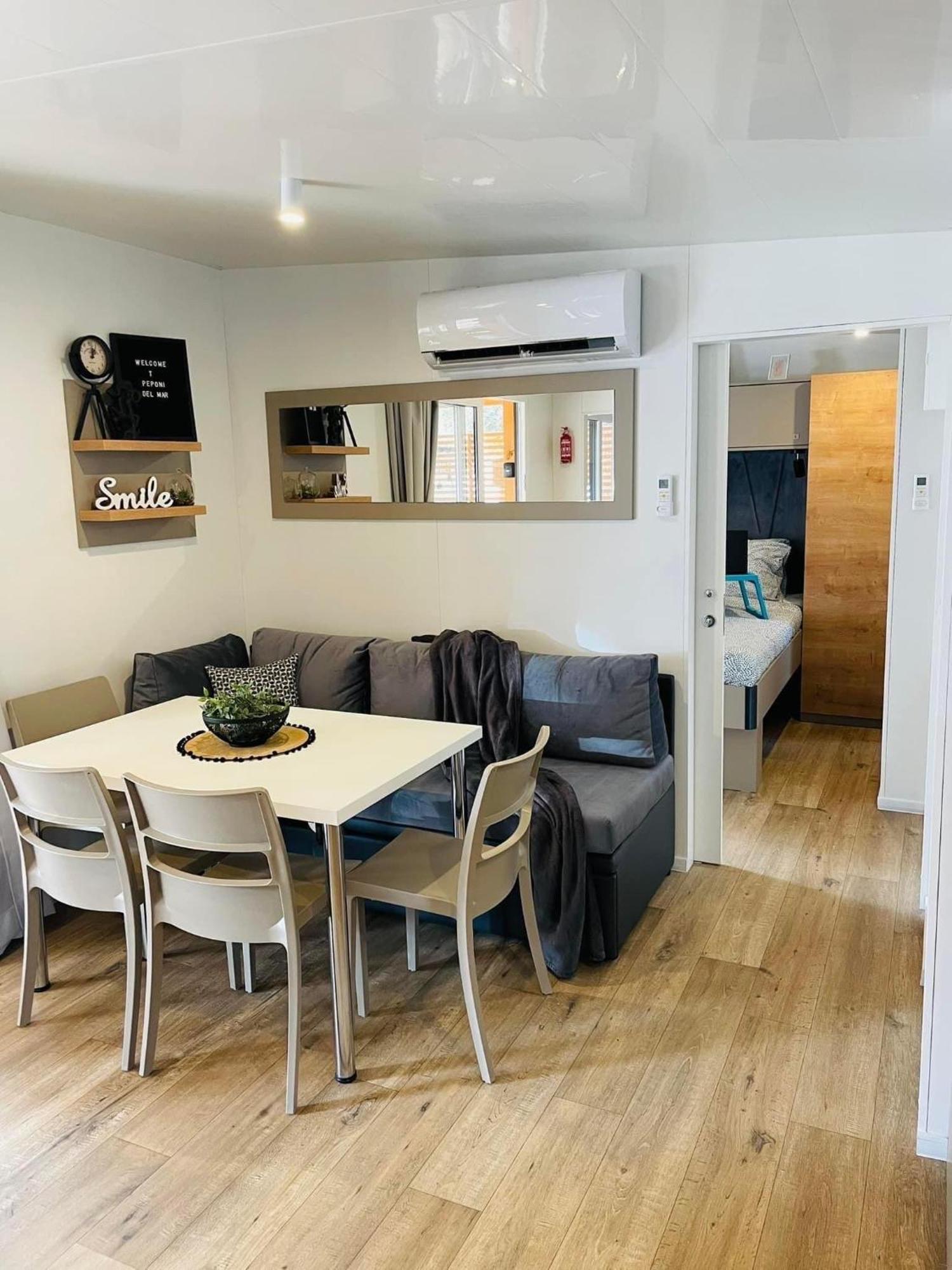 Mobile Home Peponi Del Mar, Brand New Биоград на Мору Екстериор снимка