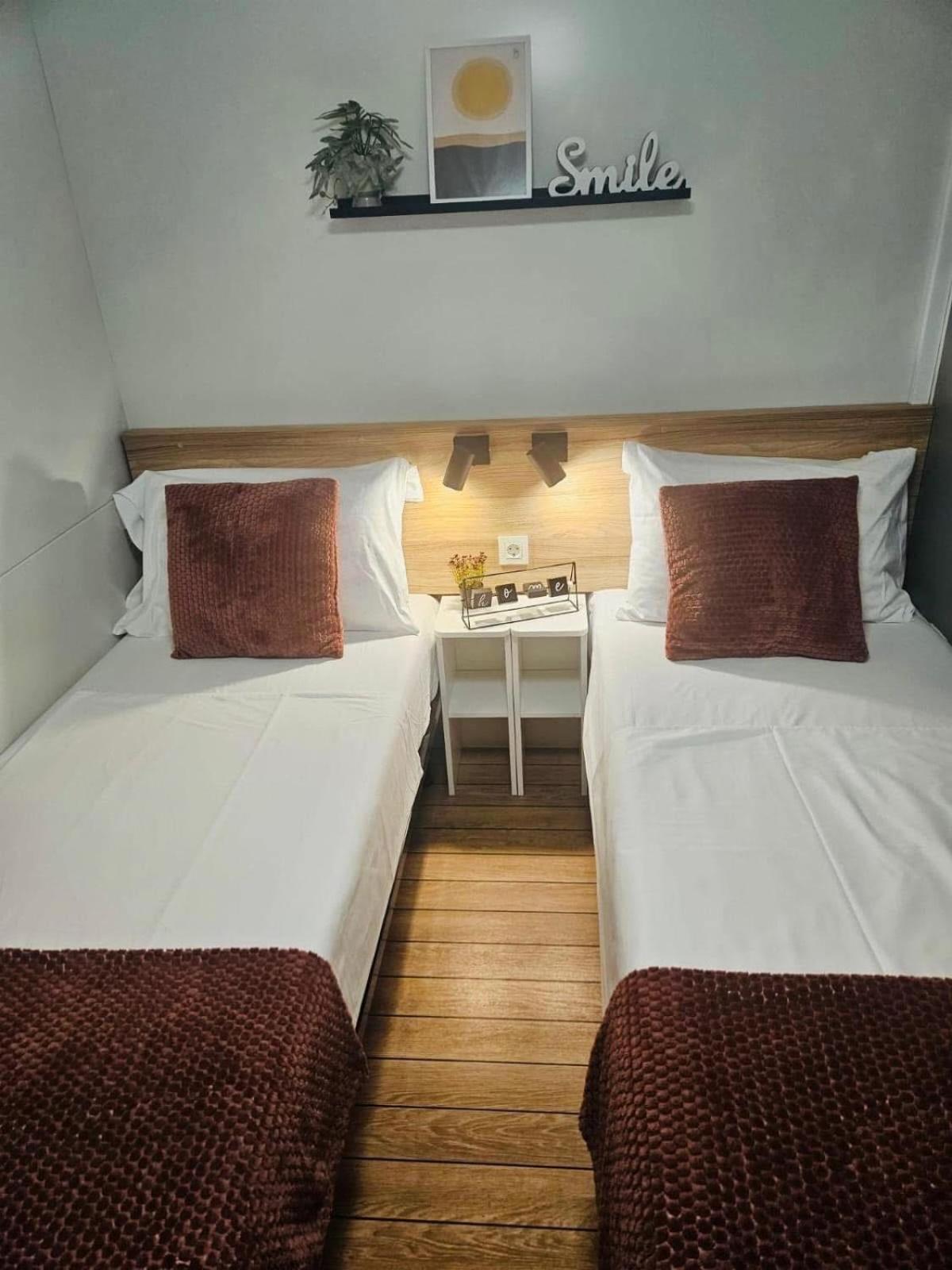 Mobile Home Peponi Del Mar, Brand New Биоград на Мору Екстериор снимка