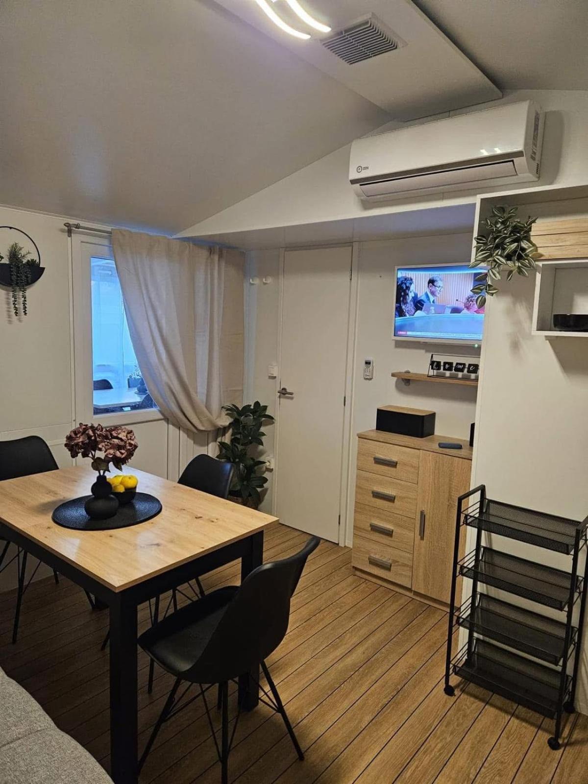Mobile Home Peponi Del Mar, Brand New Биоград на Мору Екстериор снимка