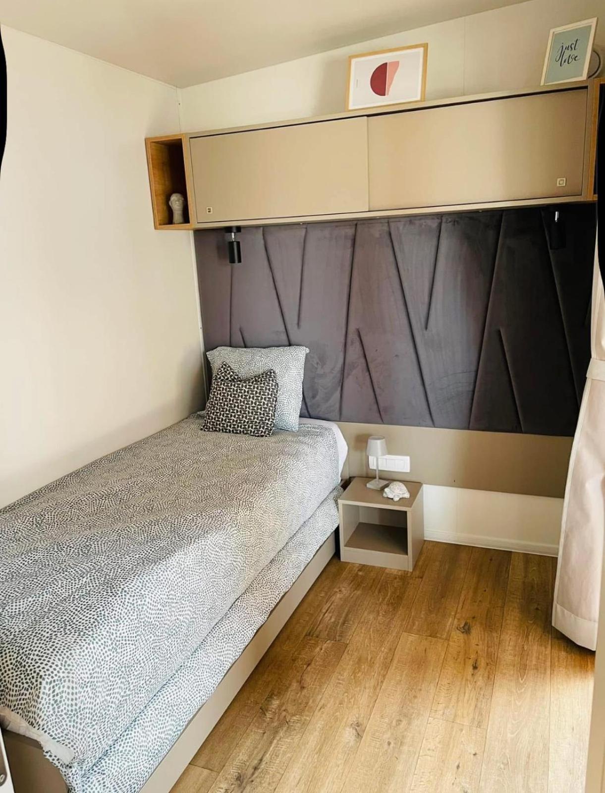 Mobile Home Peponi Del Mar, Brand New Биоград на Мору Екстериор снимка