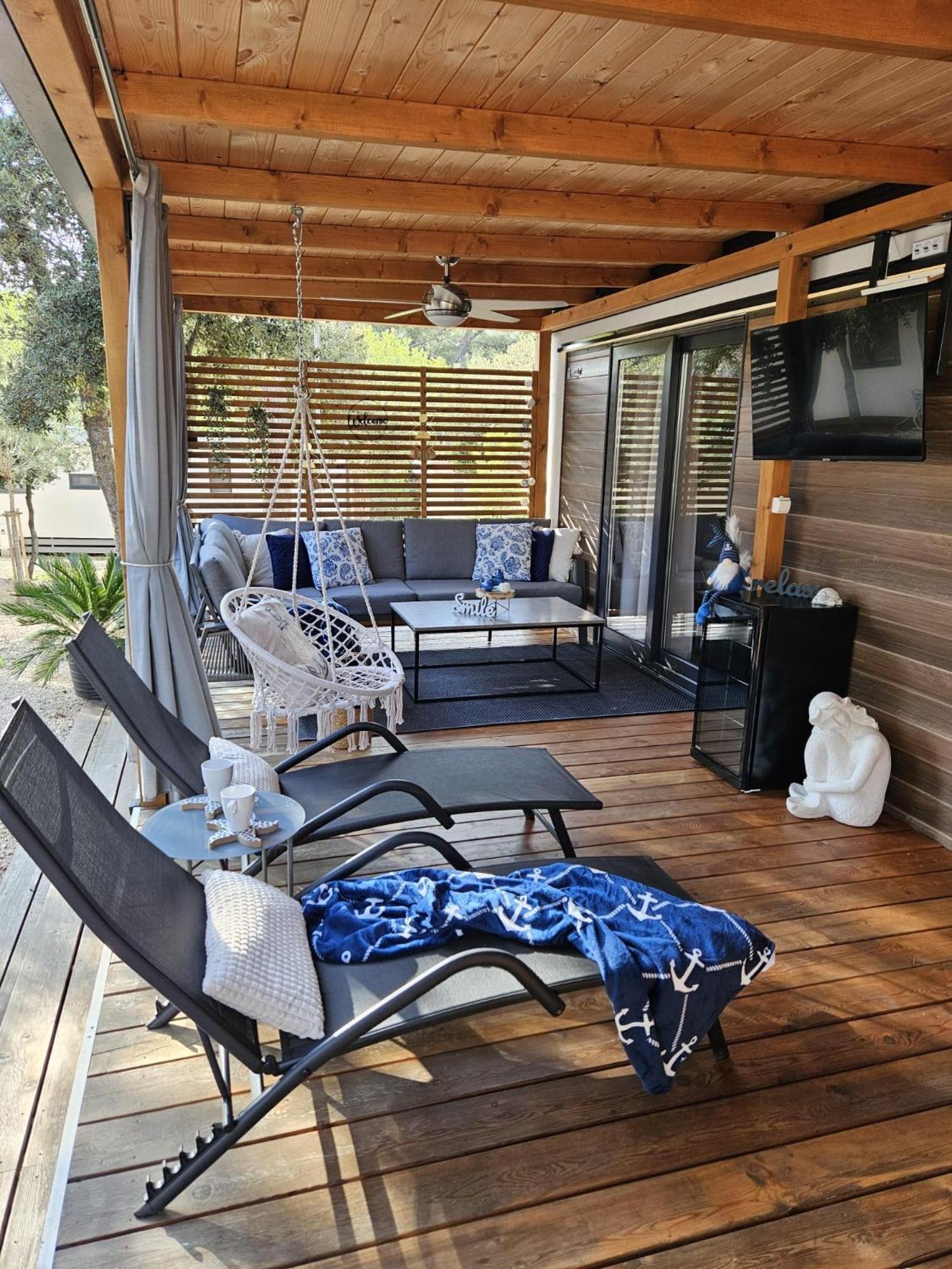 Mobile Home Peponi Del Mar, Brand New Биоград на Мору Екстериор снимка